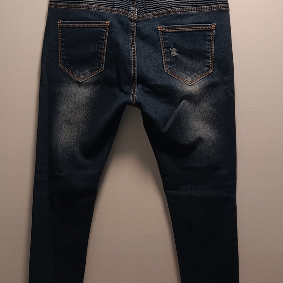 Jeans - Picture 2 of 5